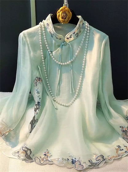 Trendige Retro-Bluse mit Stickerei, Froschknöpfen und chinesischen Details