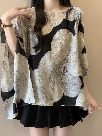 Elegante Bluse mit Fledermausärmeln und kontrastfarbenem, großem Blumenmuster
