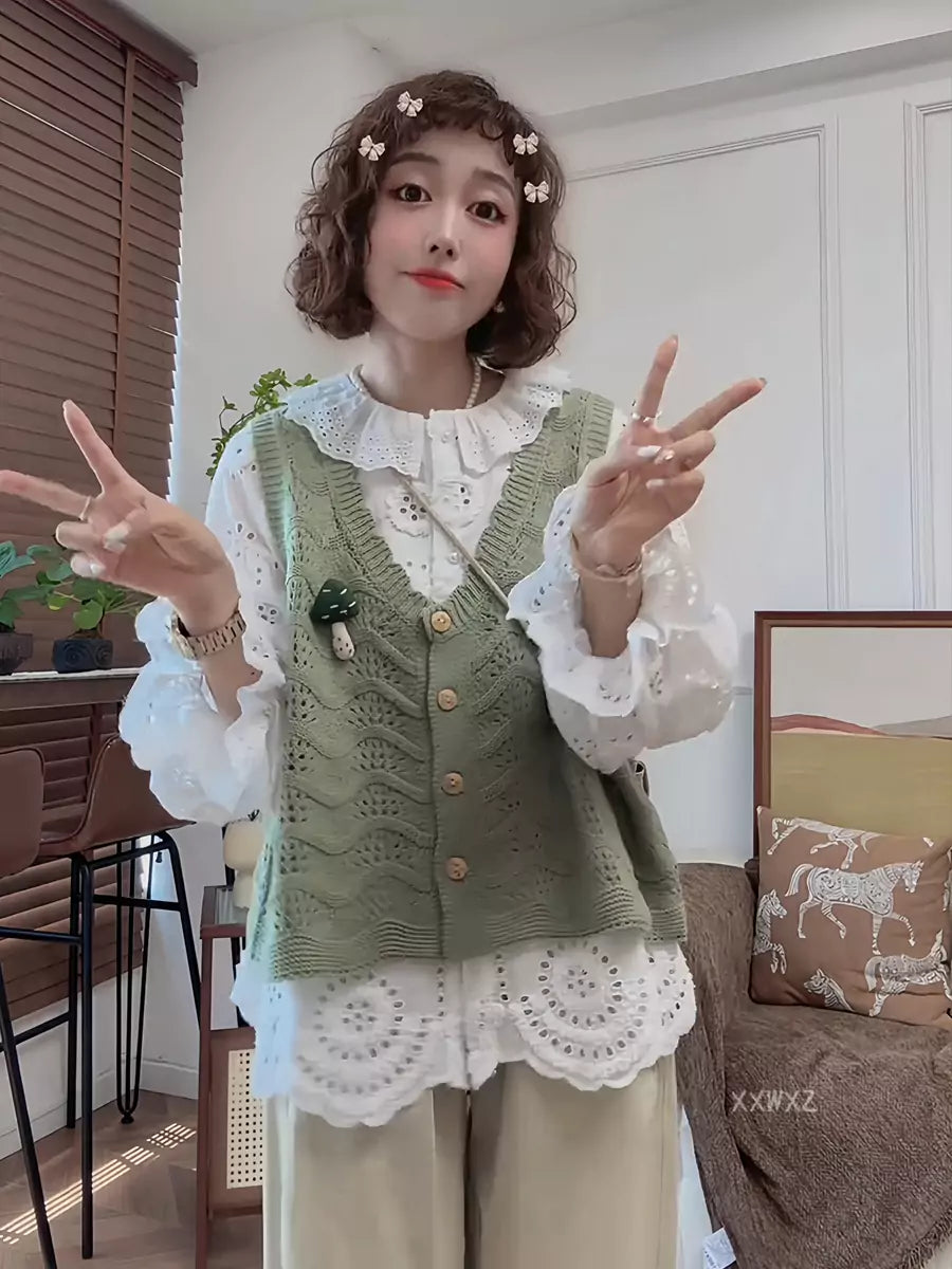 Bluse aus floraler Spitze mit Rüschenkragen und Puffärmeln