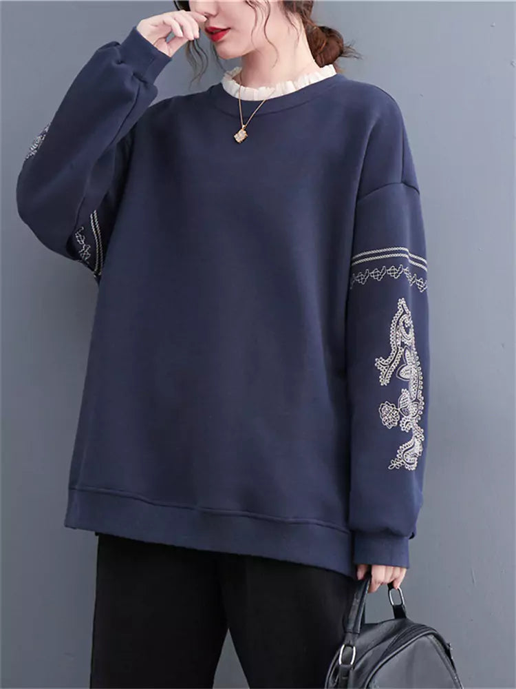 Oversize-Sweatshirt mit Rundhalsausschnitt und aufwendiger Stickerei und Spitzenbesatz