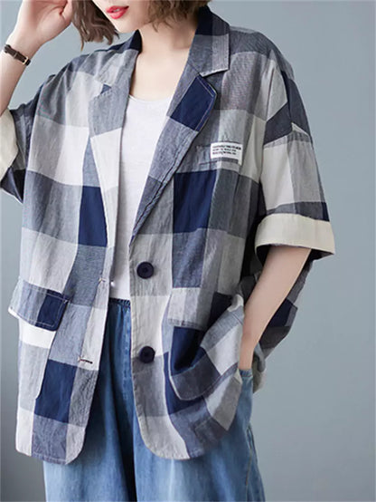 Damenblazer im Vintage-Stil mit Karomuster und kurzen Ärmeln, britischem Flair.