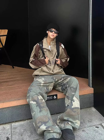 Sudadera retro con cuello alto, botones y estrellas en bloques de color