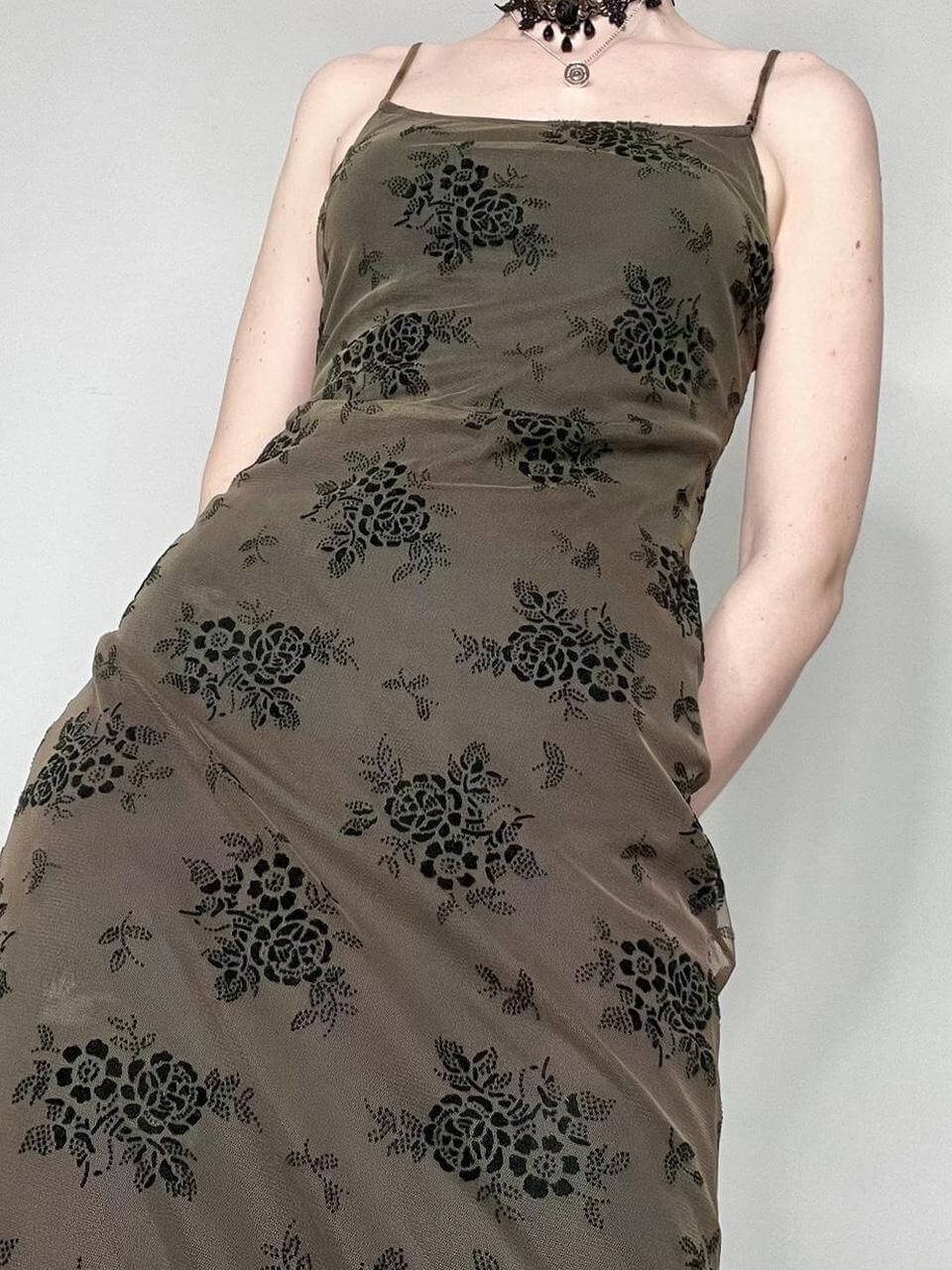 Retro-Maxikleid mit doppelter Lage und Blumenmuster