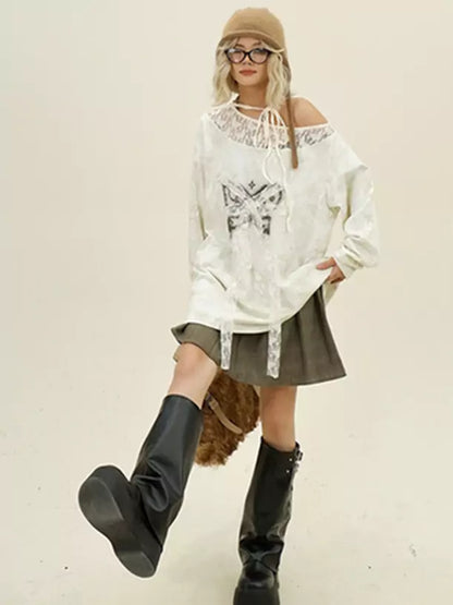 Retro-Langarmshirt mit Schmetterlingsmotiv und Spitzen-Patchwork-Print, schulterfrei.