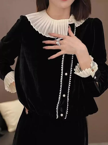 Hochwertige schwarze Samtbluse mit Rüschenkragen und langen Ärmeln