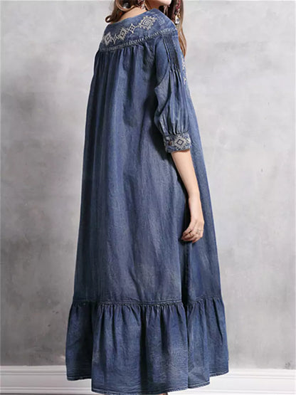 Vestido largo vaquero con volantes distintivos, bordado retro y media manga