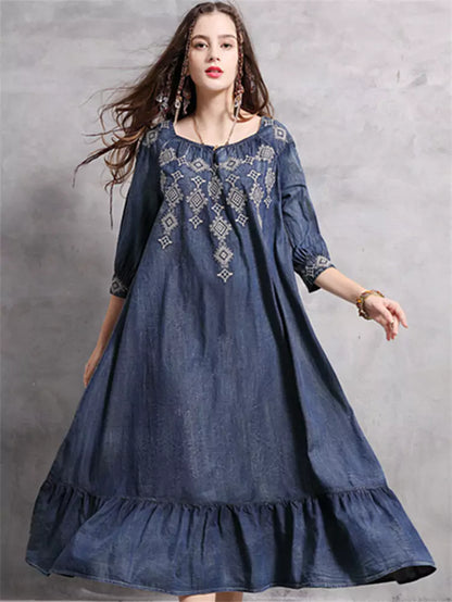 Vestido largo vaquero con volantes distintivos, bordado retro y media manga