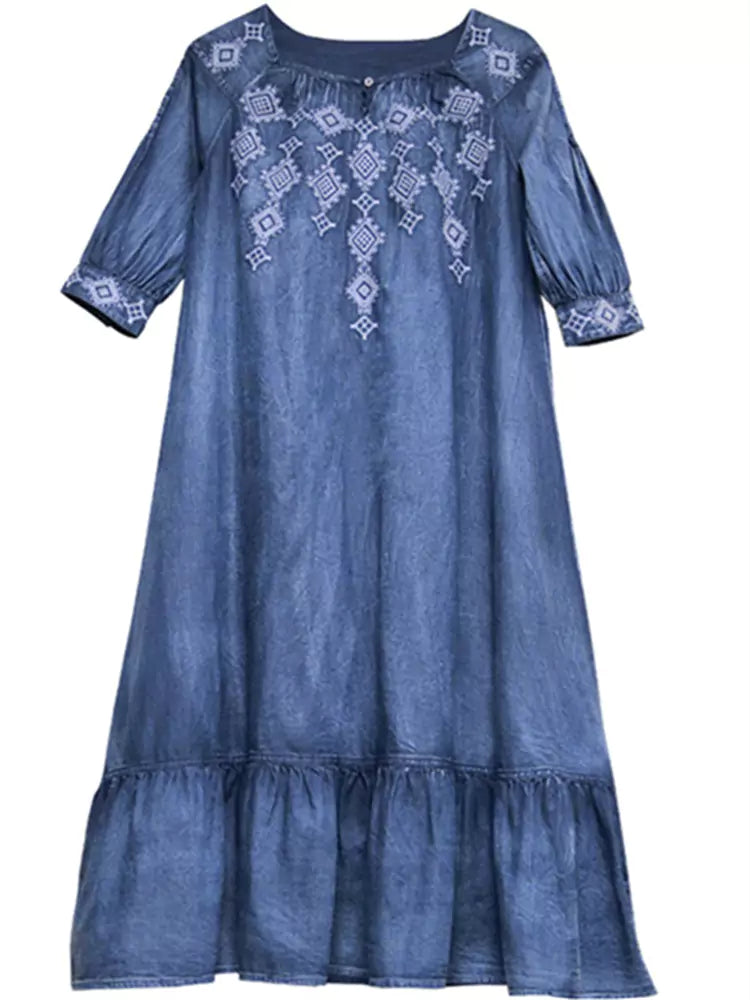 Auffälliges Jeans-Maxikleid mit Rüschen, Retro-Stickerei und halblangen Ärmeln