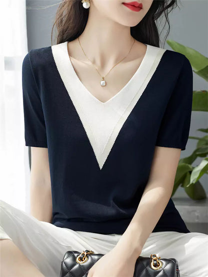 Sommerliches, farblich abgesetztes Stricktop mit V-Ausschnitt und kurzen Ärmeln