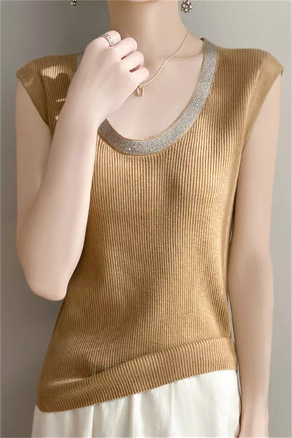 Elegantes, kaffeefarbenes, mit Strasssteinen verziertes Strick-Tanktop mit tiefem Rundhalsausschnitt für Damen