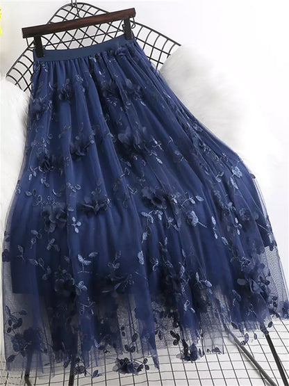 Bezaubernder, hochtaillierter Midirock aus rosa Mesh mit 3D-Blumenmuster.