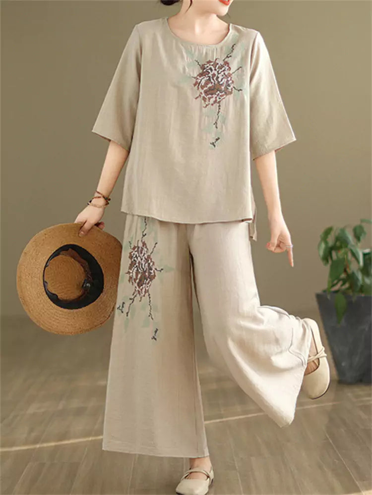 Vintage-Zweiteiler aus besticktem Baumwoll-Leinen-Mix für Damen: Lockere Bluse und weite Hose.
