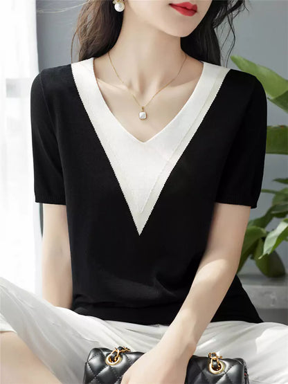 Sommerliches, farblich abgesetztes Stricktop mit V-Ausschnitt und kurzen Ärmeln