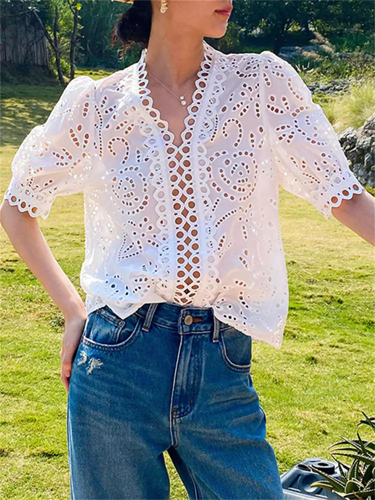 Camisa de manga larga blanca hueca de algodón bordado estilo francés para mujer