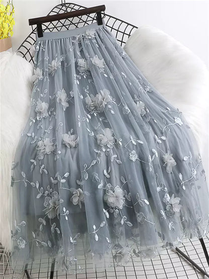 Bezaubernder, hochtaillierter Midirock aus rosa Mesh mit 3D-Blumenmuster.