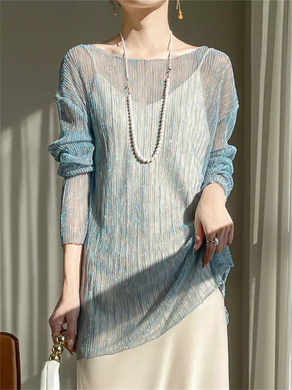 Locker geschnittene, halbtransparente Damenbluse zum Drunterziehen