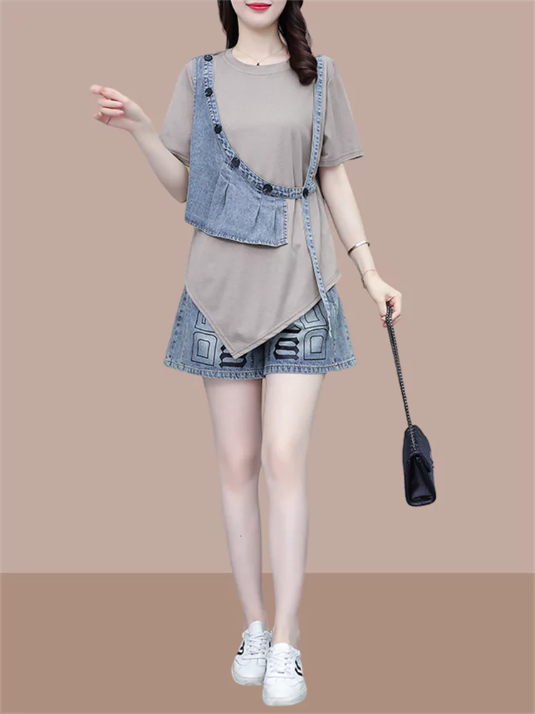 Camiseta de dos piezas con diseño asimétrico de patchwork y manga corta para mujer.