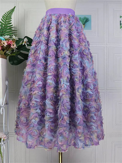 Eleganter, märchenhafter, langer Tüllrock mit dreidimensionalen Blumenapplikationen