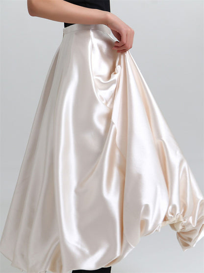 Champagnerfarbener, plissierter Midirock aus Satin