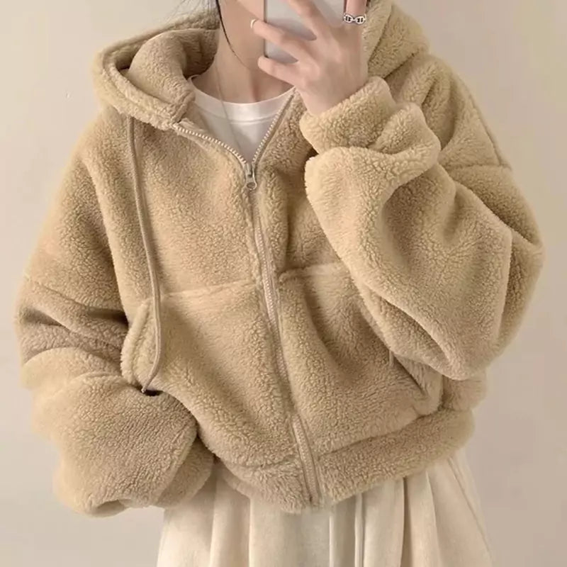 Kapuzenjacke aus weichem französischem Kunstlammfell