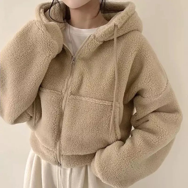 Kapuzenjacke aus weichem französischem Kunstlammfell