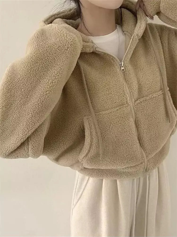 Kapuzenjacke aus weichem französischem Kunstlammfell