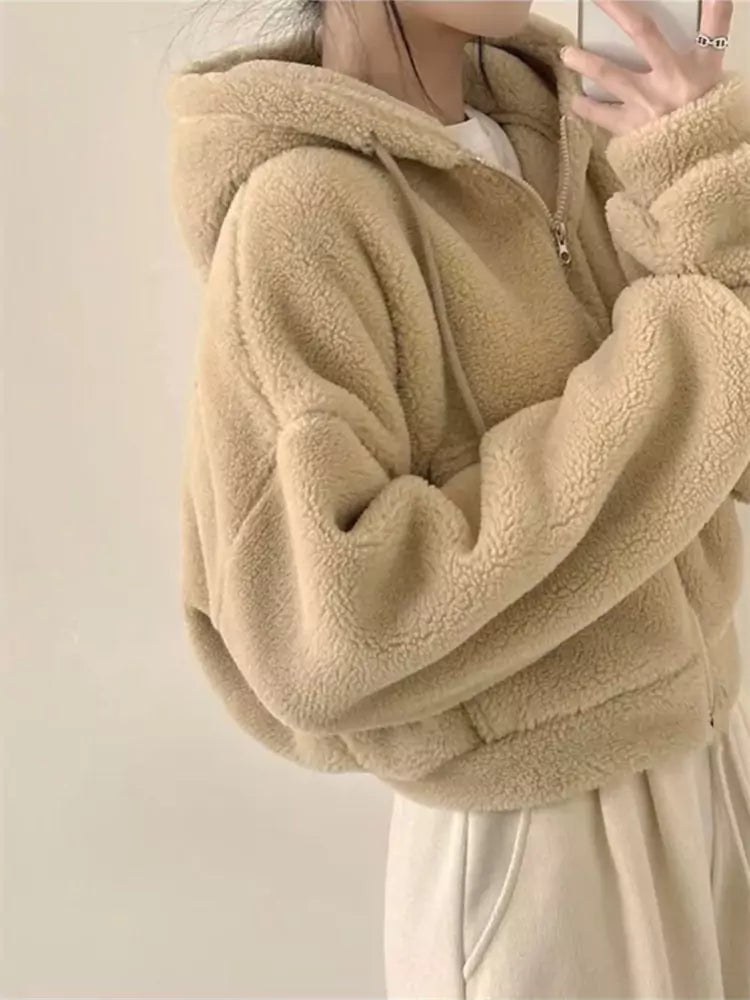 Kapuzenjacke aus weichem französischem Kunstlammfell