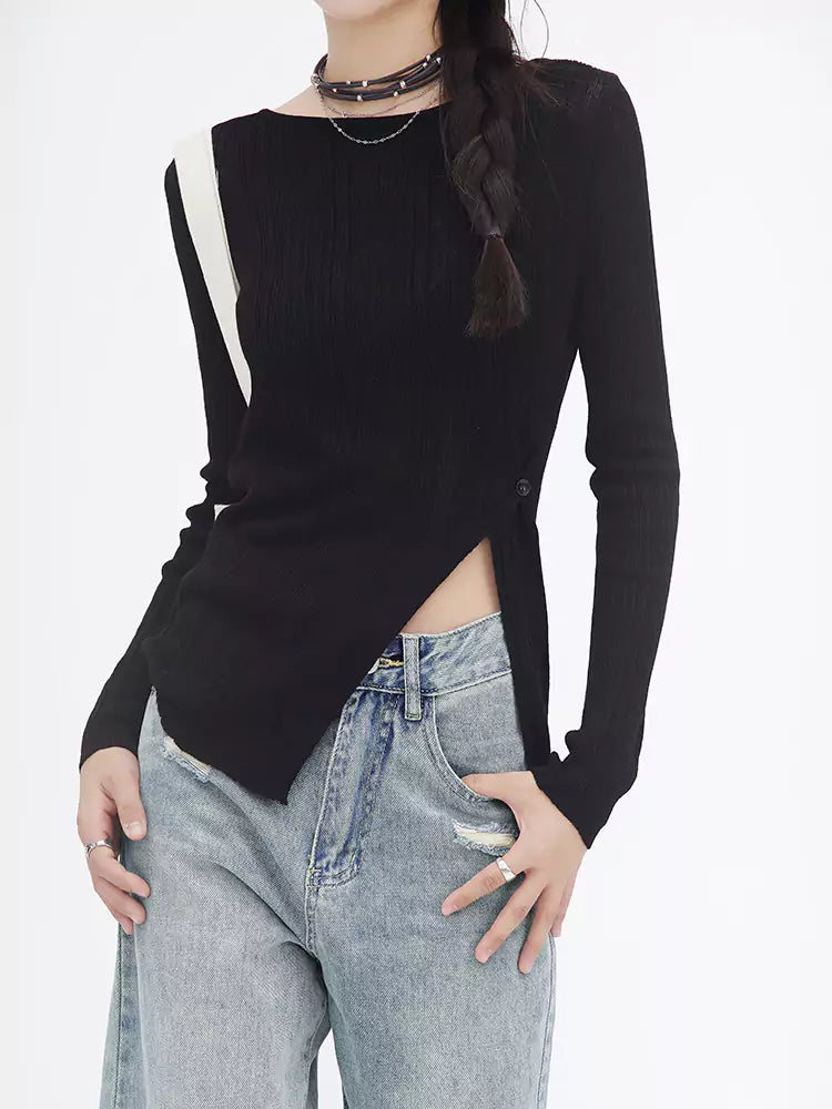 Weicher Strickpullover mit Seitenschlitz und diagonaler Knopfleiste
