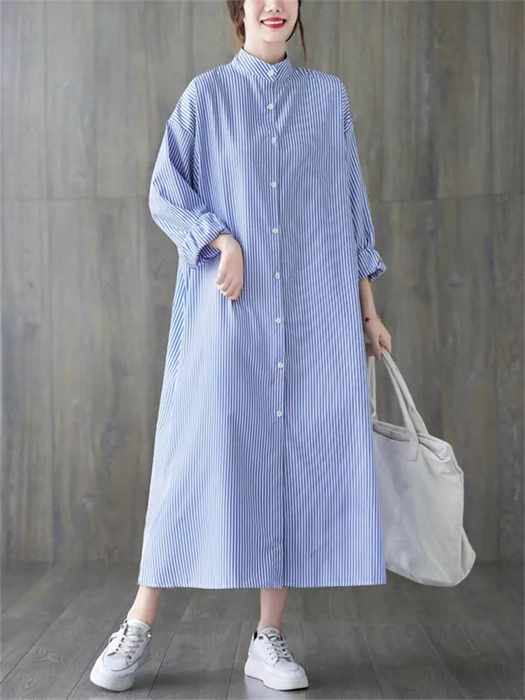 Künstlerisches, modisches Hemdblusenkleid mit Stehkragen, langen Ärmeln und Streifenmuster für Damen