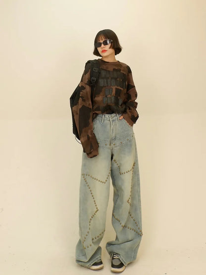 Vaqueros desgastados de pierna ancha con remaches de estrella de estilo urbano