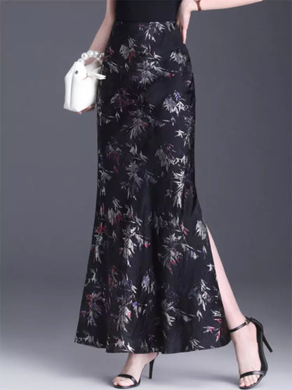 Stilvoller geblümter Midirock mit hohem Bund, Schlitz und Meerjungfrauenschnitt für den Sommer