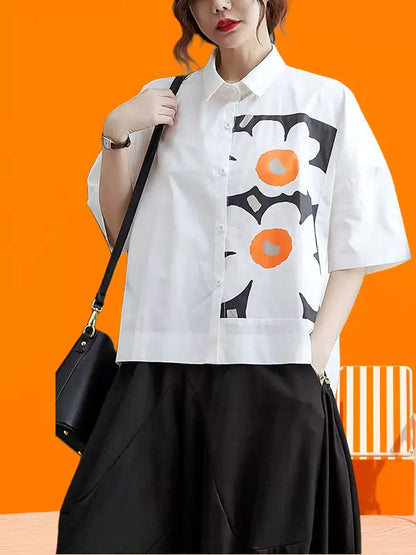 Stilvolles Kurzarm-Sommerhemd mit Blumenmuster.