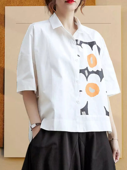 Stilvolles Kurzarm-Sommerhemd mit Blumenmuster.