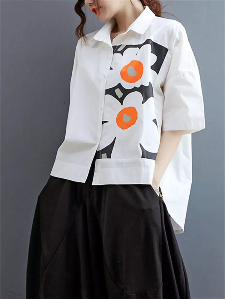 Stilvolles Kurzarm-Sommerhemd mit Blumenmuster.