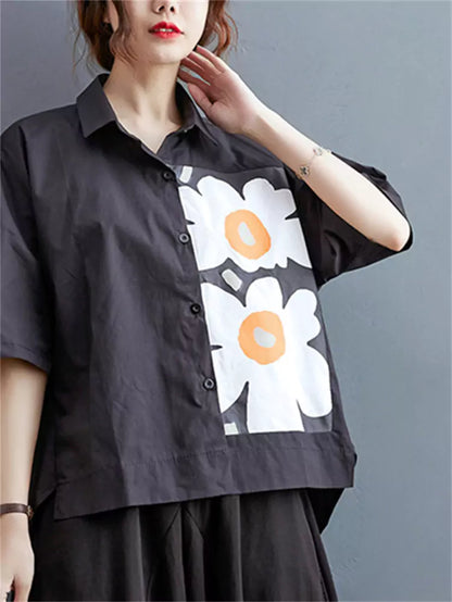 Stilvolles Kurzarm-Sommerhemd mit Blumenmuster.