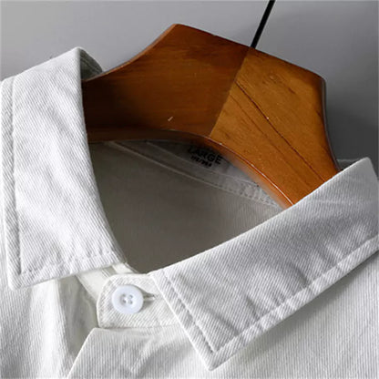 Trendiges Herrenhemd mit Farbblockdesign und Aufnähern