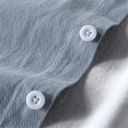 Trendiges Herrenhemd mit Farbblockdesign und Aufnähern