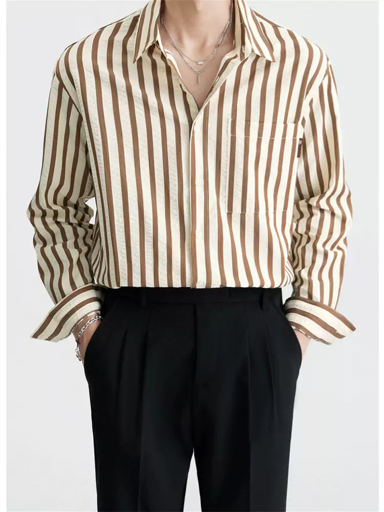 Camisa de rayas verticales de moda para hombre