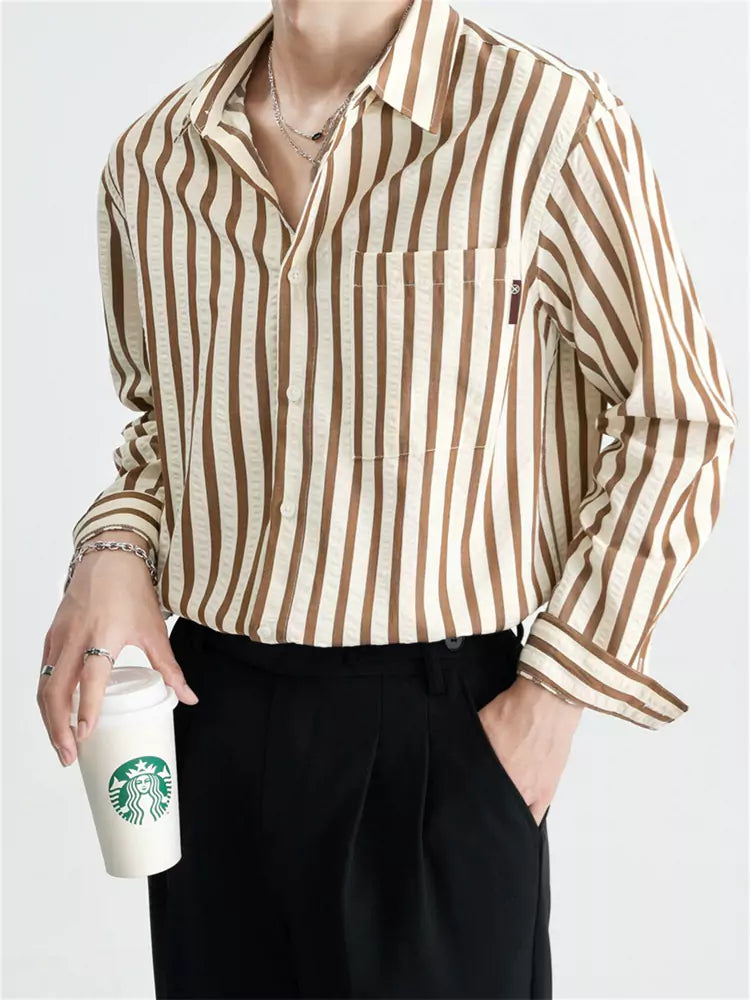 Camisa de rayas verticales de moda para hombre