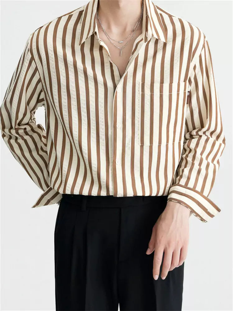 Camisa de rayas verticales de moda para hombre