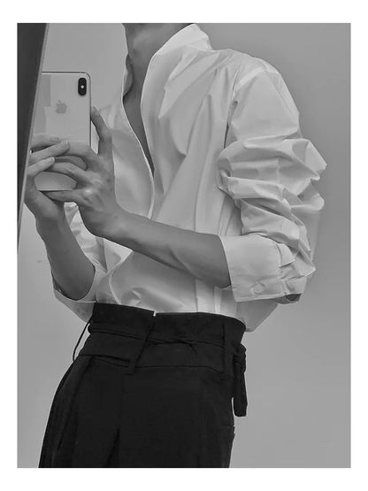 Einzigartiges Design: Stehkragenhemd im minimalistischen Stil