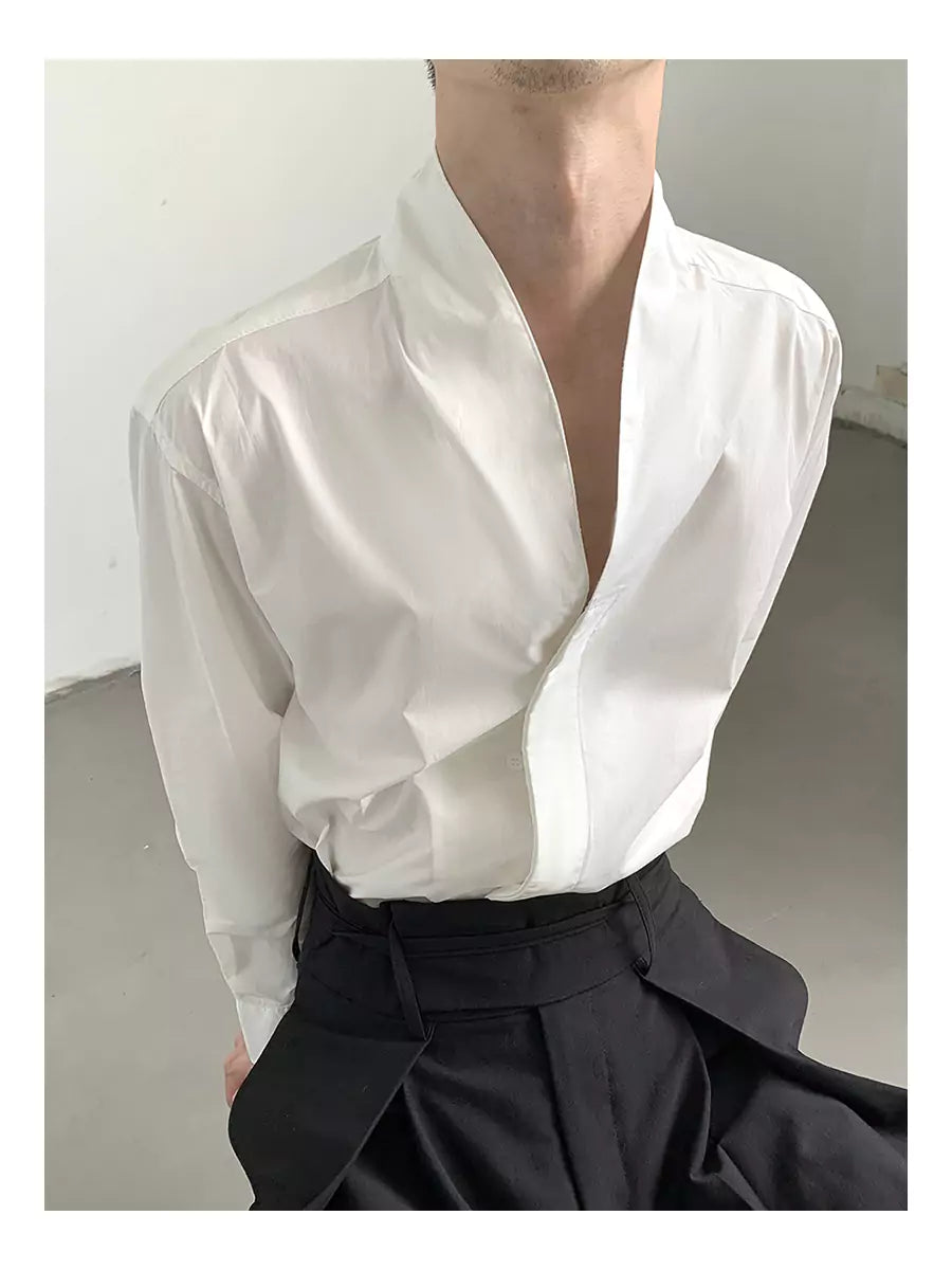 Camisa de cuello alto de diseño único y estilo minimalista