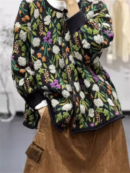 Cárdigan floral versátil con bordados intrincados
