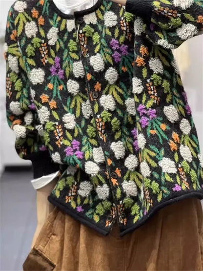 Cárdigan floral versátil con bordados intrincados