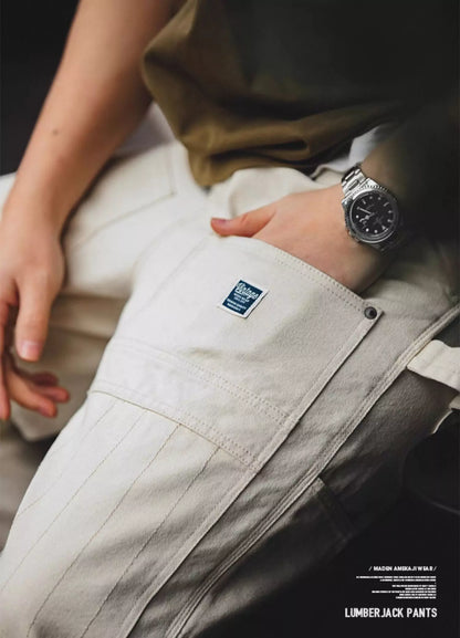 Vielseitige, cremefarbene Cargo-Jeans mit mittelhohem Bund und mehreren Taschen