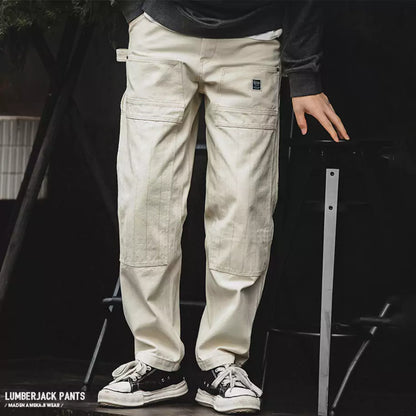 Vielseitige, cremefarbene Cargo-Jeans mit mittelhohem Bund und mehreren Taschen