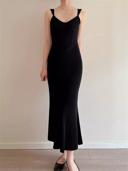 Vestido vintage de punto con tirantes ajustados y cola de pez