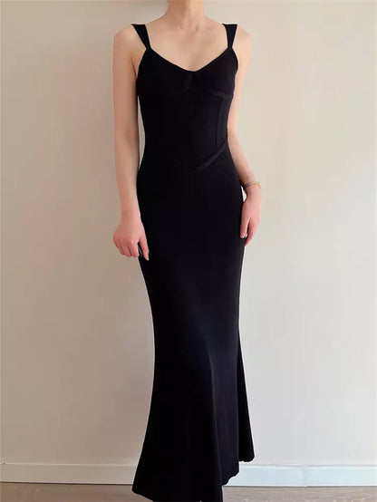 Vestido vintage de punto con tirantes ajustados y cola de pez