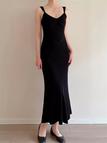 Vestido vintage de punto con tirantes ajustados y cola de pez