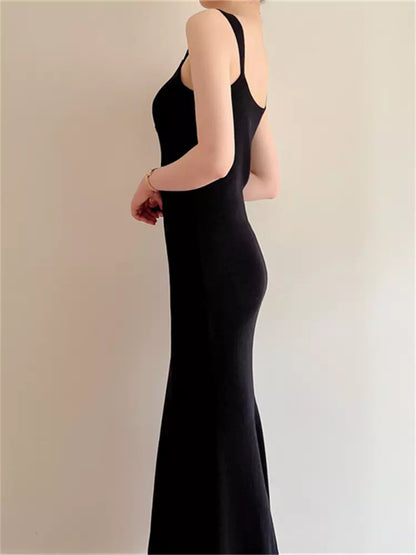 Vestido vintage de punto con tirantes ajustados y cola de pez